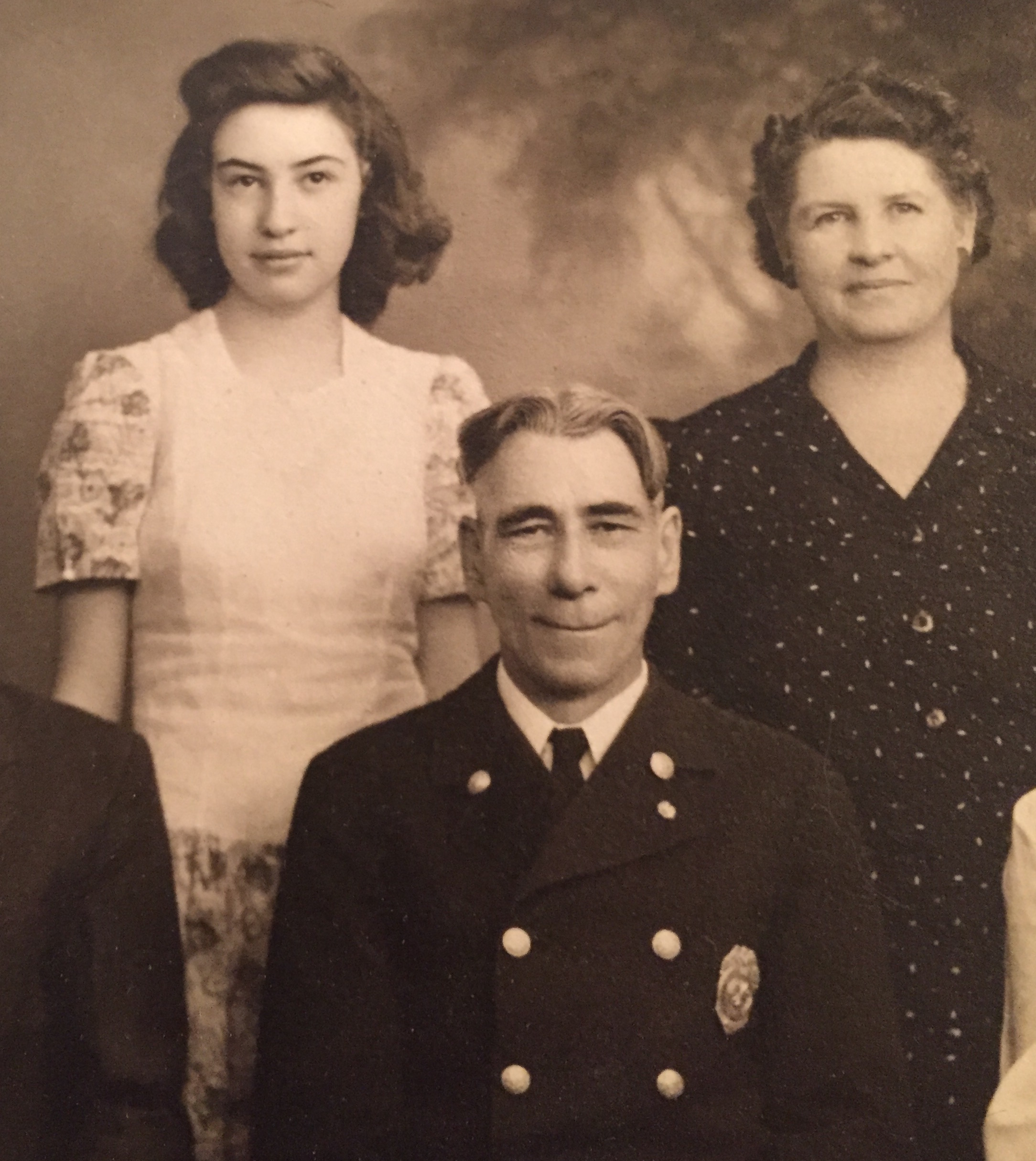 Florence at about age 16, with parents Clyde and May Rose Campbell.